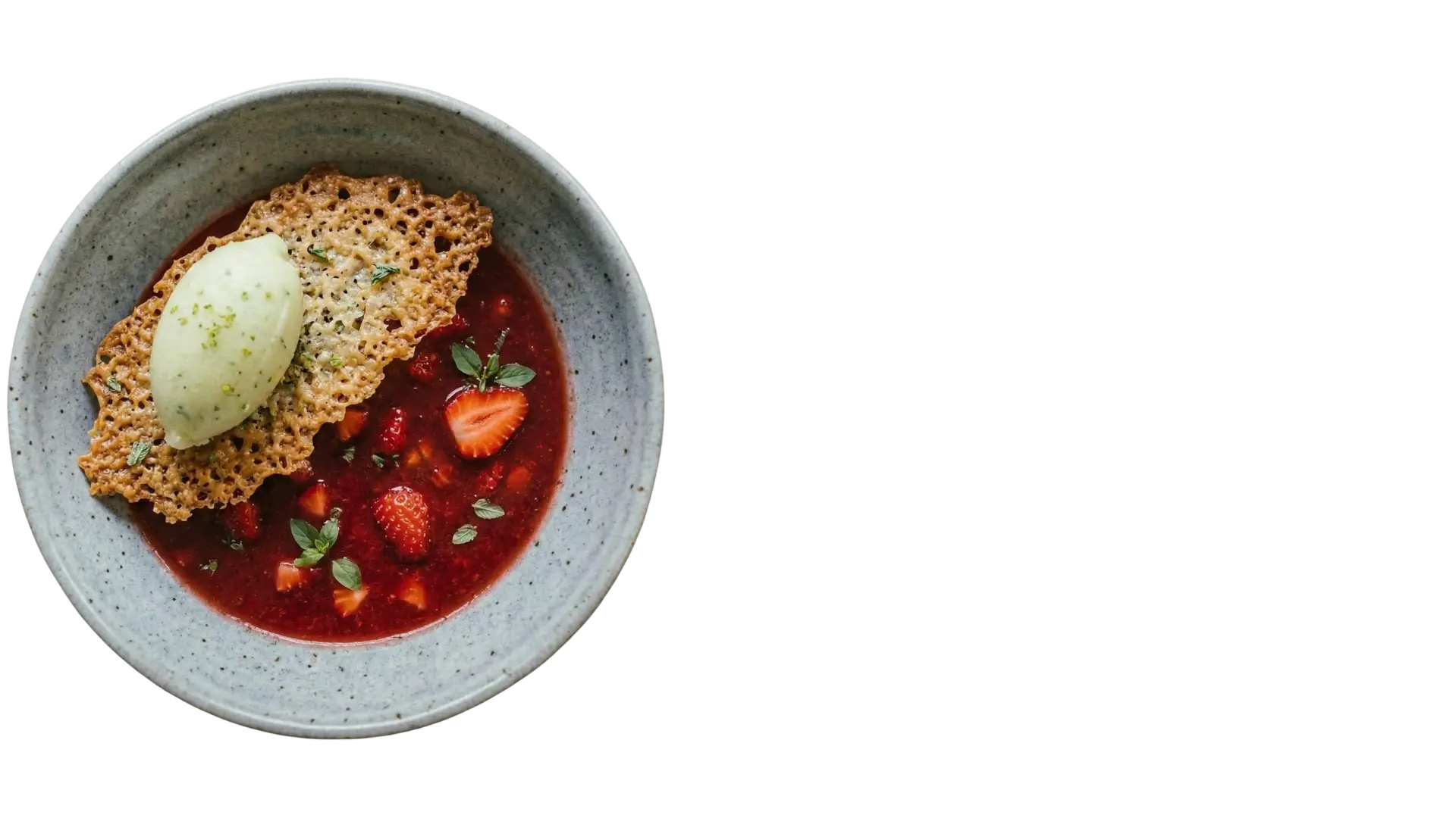 soupe froide de fraises gariguettes à la verveine du restaurant La Cour, Paris 11 ème